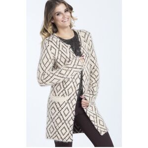 Women's Black and White Diamond Pattern Sweater